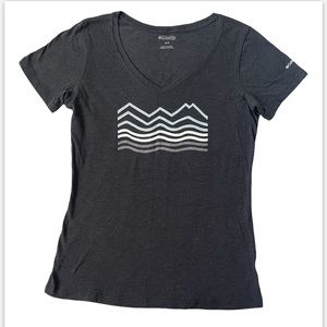 COLUMBIA ACTIVE V NECK SHORT SLEEVE T SHIRT ASH GRAY SIZE SMALL. Logo at sleeve